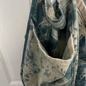 Source Unknown Blue and Cream Hobo Bag